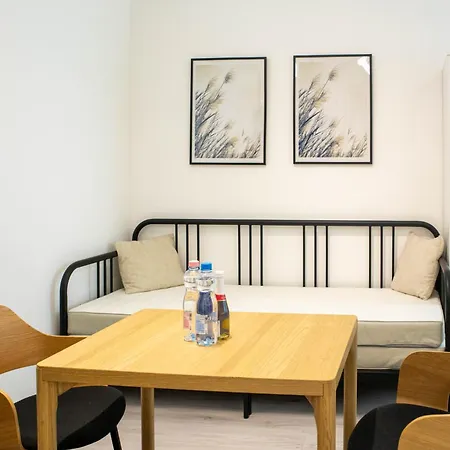 Rozsa - Jeremy Apartment