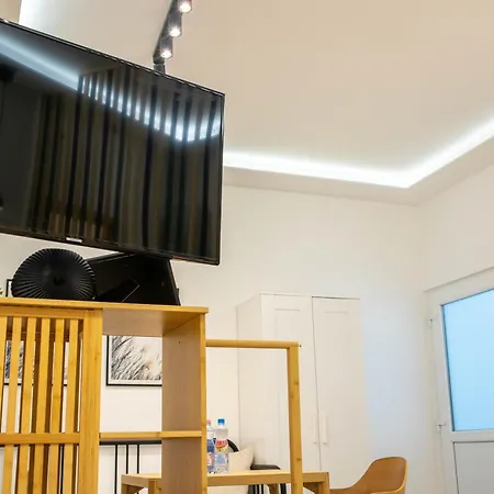 Rozsa - Jeremy Apartment *