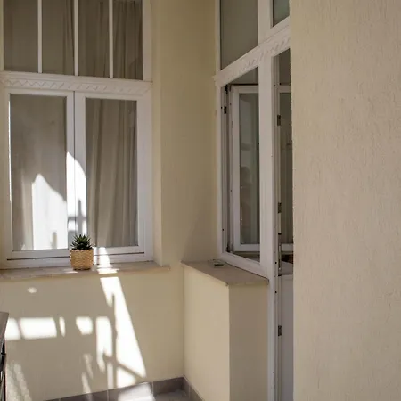 Rozsa - Jeremy Apartment